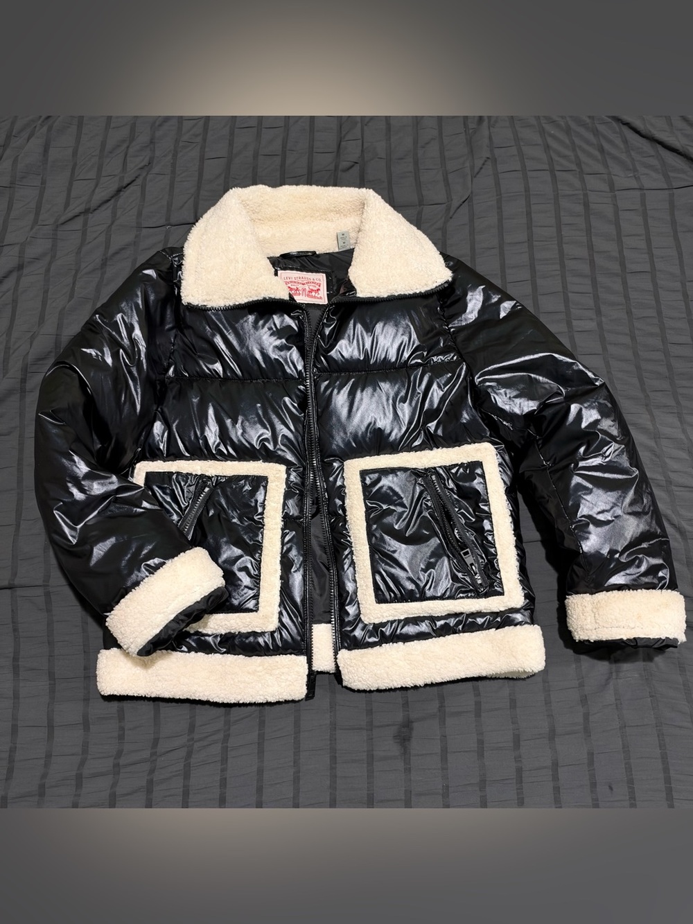 Levi's Women’s Medium Black Puffer Jacket with Cream Sherpa Trim
